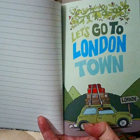 Journal with interesting color pages throughout based on London & traveling - Picture 3 of 6